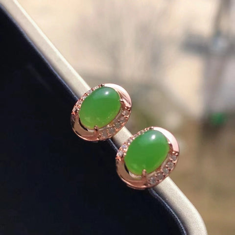 Anting-anting Giok Jasper Alami Giok yang bersih, halus dan hangat dengan warna yang indah; terbuat dari perak 925. Sudah termasuk pajak pengiriman.
