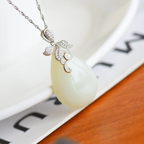 0028 Kalung Tetesan Air Mata Giok Hetian Alami Ukuran 22 * 31mm Giok bersih, halus dan hangat Termasuk pajak pengiriman.