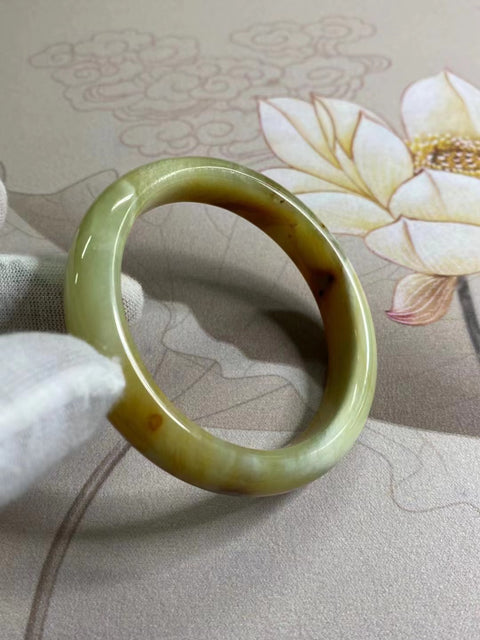 Gelang Giok Bunga Giok Cui Giok Alami Ukuran 58-60mm Ukuran 59.9mm Lebar Sisi 13.5mm Giok terjadi secara alami Pola acak Pengiriman dan pajak sudah termasuk.