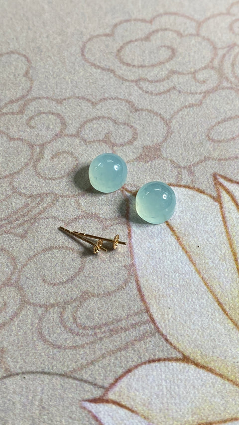 ANTING-ANTING: Anting-anting Giok Cui Fine Jade Buram dengan pengaturan 18 karat, ukuran: 8,5 mm, giok yang bersih dan halus, sudah termasuk ongkos kirim dan pajak.