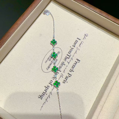 Gelang Semanggi Empat Daun Jadeite Alami 925 Warna Perak Hijau Pedas Ukuran 3mm Batu giok bersih dan halus Gaya yang indah sudah termasuk pajak pengiriman.
