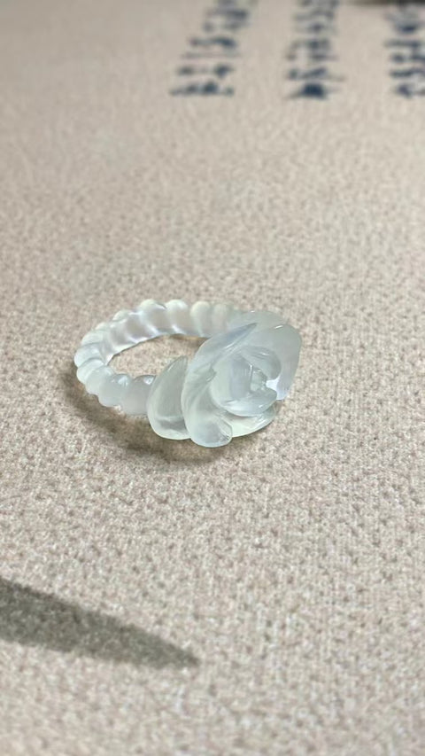 Cincin Giok Giok Es Peony Alami Buatan Tangan Ukuran 17.3mm Giok bersih dan halus Sudah termasuk ongkos kirim dan pajak.