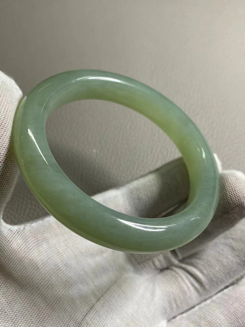 Gelang Giok Cui Alami Ukuran 61-63mm Ukuran 62.1mm Lebar Sisi 12.5mm Giok terjadi secara alami Pola acak Termasuk pajak pengiriman.