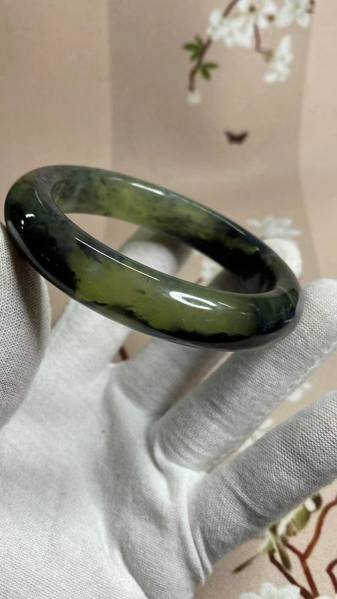 Gelang Tinta Giok Cui Alami Ukuran 60-62mm Ukuran 61.1mm Lebar Sisi 13.8mm Giok terjadi secara alami Pola acak termasuk pajak pengiriman