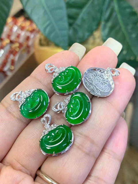 Kalung Giok Guatemala Jadeite Ruyi 925 Perak Pengaturan Giok bersih dan halus dan hangat Ukuran 9.8 * 13.8mm Termasuk Pajak Pengiriman