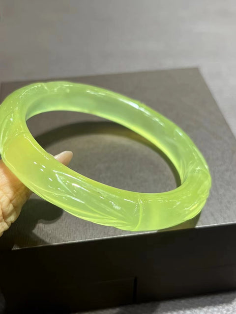 Gelang Bunga Berukir Giok Cui Alami Berarti Lebih Tinggi dan Lebih Tinggi Ukuran 59.3mm Giok secara alamiah Pola bunga acak Termasuk ongkos kirim dan pajak