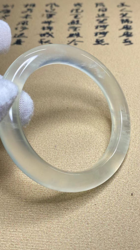 Gelang Badai Salju Bawah Kaca Giok Cui Giok Alami Ukuran 54-56mm Ukuran 55mm & nbsp; Lebar Sisi 9mm Giok semuanya terjadi secara alami Pola acak Termasuk pajak pengiriman.