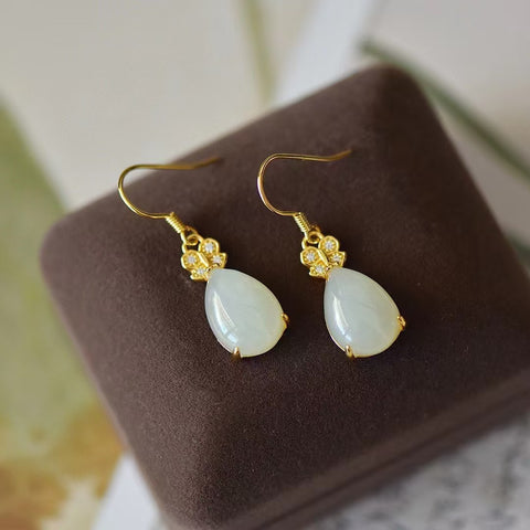 2261 Anting-Anting Giok Giok Hetian Alami dari Perak 925 Ukuran 10 * 14mm Giok yang halus dan hangat Sudah termasuk pajak pengiriman.