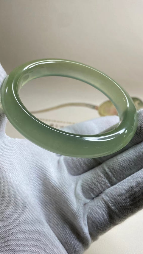 Gelang Hijau Es Giok Cui Giok Alami Ukuran 60-62mm Ukuran 61.5mm Lebar Sisi 12.1mm Giok terjadi secara alami Pola acak termasuk pajak pengiriman