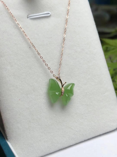 Kalung Kupu-kupu Hijau Apel Giok Hetian Giok Jasper Alami & Kalung Giok Pengaturan Emas 18k bersih dan halus serta hangat Ukuran 14 * 12 * 5mm Sudah termasuk pajak pengiriman.