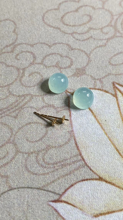 ANTING-ANTING: Anting-anting Giok Cui Fine Jade Buram dengan pengaturan 18 karat, ukuran: 8,5 mm, giok yang bersih dan halus, sudah termasuk ongkos kirim dan pajak.