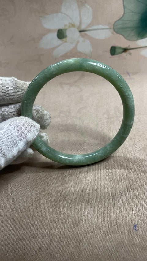 Gelang kecantikan giok Xiuyan yang indah, diameter 64,2, batu alam dihasilkan secara alami, polanya acak, termasuk pajak pengiriman