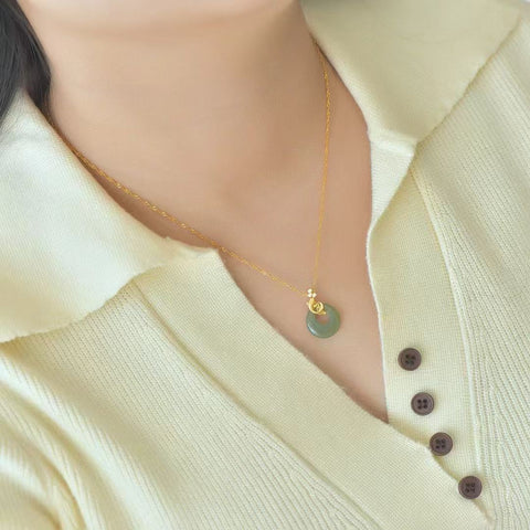 3075Q-2 Set Kalung Ankara Horisontal Giok Hetian Jade Bening Alami dalam Gaya 925 Perak Ukuran 15 * 15mm Sudah termasuk ongkos kirim dan pajak.