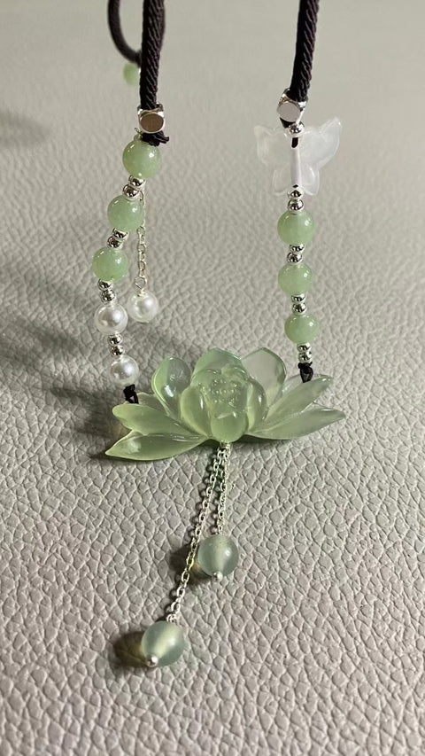 Liontin Bunga Teratai Giok Cui Jade Alami yang lembut dan hangat Ukuran 45,6 * 18,5 mm Sudah termasuk ongkos kirim dan pajak