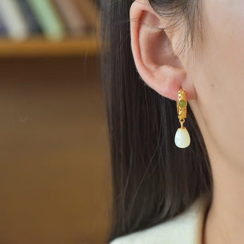 2779-2 Anting Giok Hetian Alami dari Perak 925 Ukuran 7 * 10mm Giok bersih, halus dan hangat Gaya baru dan apik sudah termasuk pajak pengiriman.