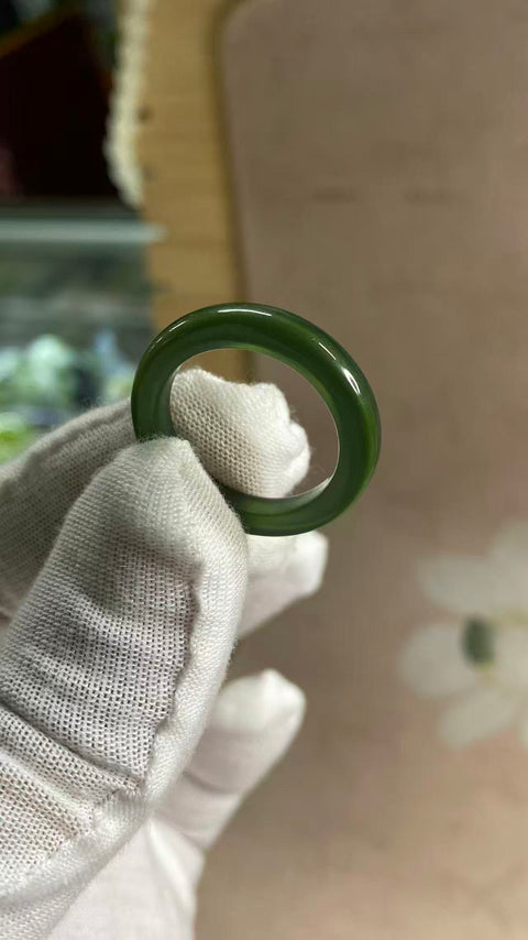 Cincin: Cincin hijau penuh giok Xiuyan yang indah, kaliber 20, termasuk pengiriman dan pajak