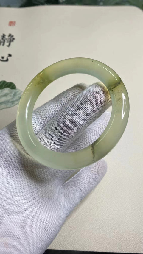Gelang Warna Es Batu Giok Cui Alami Ukuran 55-57mm Ukuran 56.6mm Lebar Sisi 10.8mm Batu giok terjadi secara alami Pola acak Termasuk Pajak Pengiriman