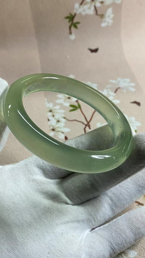 Gelang Hijau Es Giok Cui Giok Alami Ukuran 60-62mm Ukuran 61.1mm Lebar Sisi 11.8mm Giok terjadi secara alami Pola acak termasuk pajak pengiriman