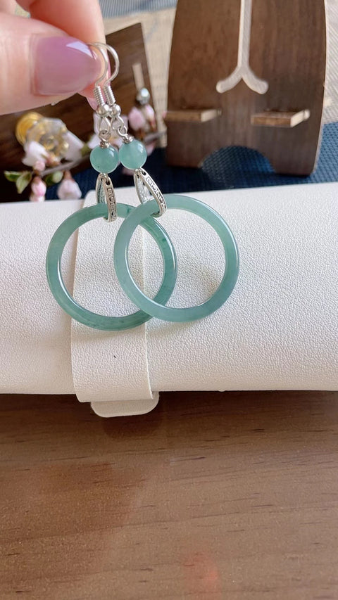 Anting-anting giok alami, terbuat dari bahan tambang lama, dengan tekstur halus dan hangat, tembus pandang yang sangat baik, desain elegan dan modis, ukuran 3.2, termasuk ongkos kirim dan pajak.