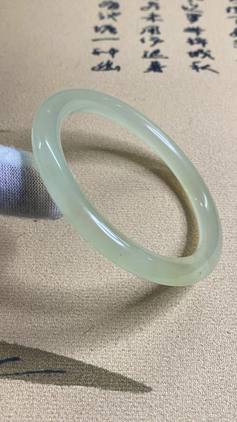 Gelang Gelang Kecantikan Batu Giok Cui Alami Ukuran 57-59mm Ukuran 58.4mm Batu giok adalah batu giok yang terbentuk secara alami Pola dikemas secara acak Termasuk ongkos kirim dan pajak