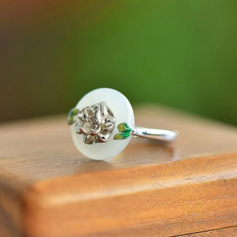1537 Cincin Giok Hetian Alami yang terbuat dari perak 925. Giok ini bersih, halus, dan lembab.