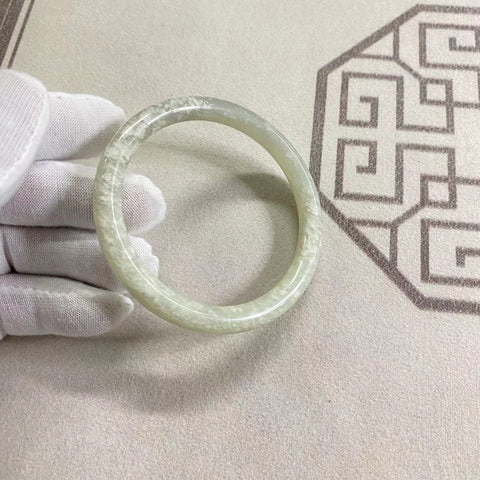 Penawaran Khusus Gelang Strip Kecantikan Giok Cui Giok Alami Ukuran 59mm Giok bersih dan halus; Giok terjadi secara alami Pola acak termasuk pajak pengiriman