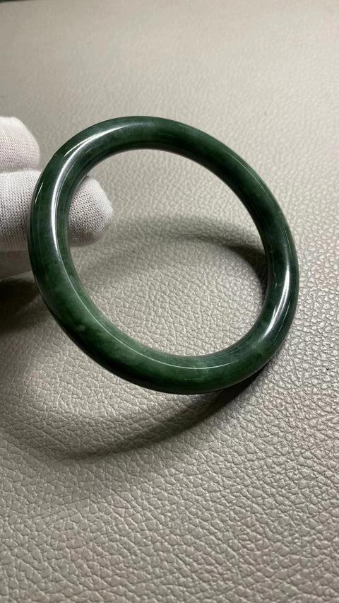 Gelang Mata Kucing Hijau Penuh Giok Cui Giok Alami Ukuran 61-63mm Ukuran 62.1mm Lebar Samping 9.6mm Giok terjadi secara alami Pola acak termasuk pajak pengiriman