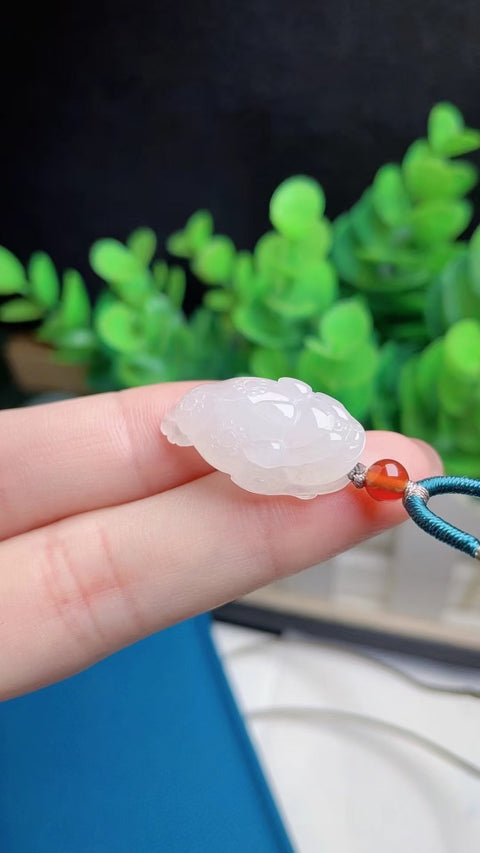 Liontin Jangkrik Emas Jadeite Alami Bahan batu giok tua yang halus dan hangat, dengan kepala penuh air Ukuran 2,5 * 1,4 cm Termasuk ongkos kirim dan pajak&nbsp;