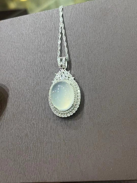 Kalung Giok Cui Alami Ukuran 15 * 12mm Giok bersih, halus, hangat dan bergaya Termasuk pajak pengiriman.