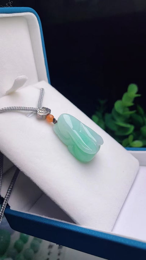 Batu giok alami liontin kelinci putih liontin kelinci diukir dengan tangan Ukuran 2.8 * 1.8cm Batu giok halus dan hangat, pola yang indah Termasuk pengiriman dan pajak