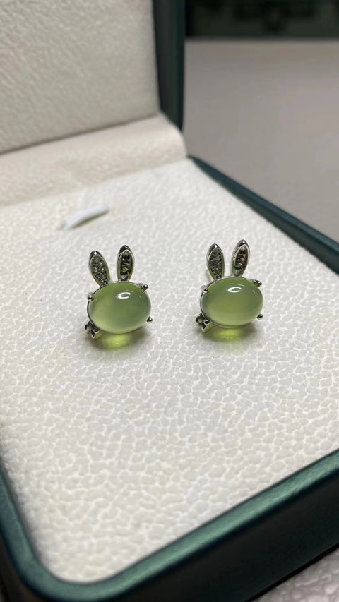 Anting Kelinci Giok Alami dengan pengaturan perak 925 Ukuran 8 * 10mm Giok bersih dan halus Gaya sangat indah sudah termasuk pajak pengiriman