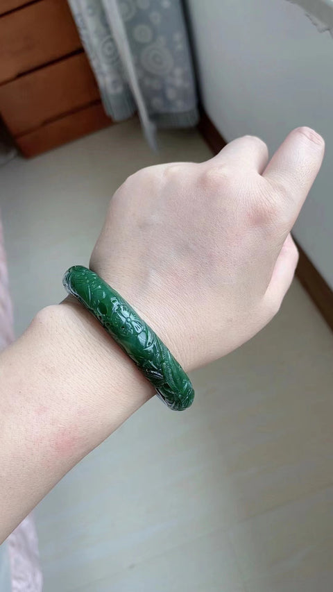 Gelang Bunga Berukir Jasper Alami Bahan Pit Tua Bahan Bawah Halus dan Hangat Ukuran Bawah 60mm Giok semuanya terjadi secara alami Pola acak Termasuk pengiriman dan pajak