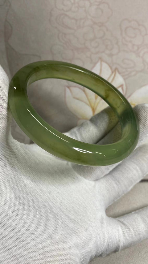 Gelang Gelang Giok Ciu Alami Ukuran 64-66mm Ukuran 65.1mm Ukuran 12.2mm Giok adalah batu giok yang muncul secara alami Pola acak termasuk pajak pengiriman.