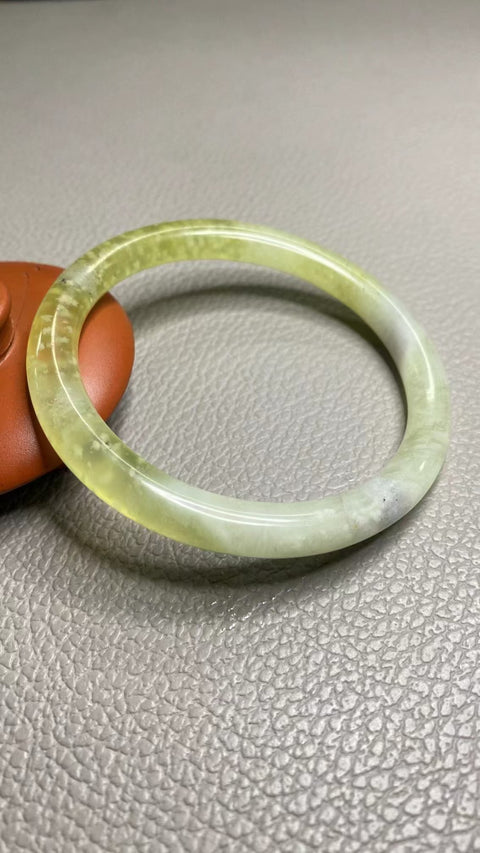 Gelang Gelang Kecantikan Bunga Emas Kuning Giok Cui Giok Alami Ukuran 57-59mm Ukuran 58.4mm Giok semuanya terjadi secara alami Pola bunga acak Termasuk ongkos kirim dan pajak