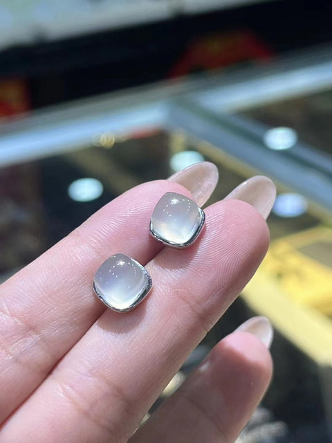 Anting-anting giok alami dari batu giok 925 perak, bersih dan halus, sudah termasuk ongkos kirim dan pajak.