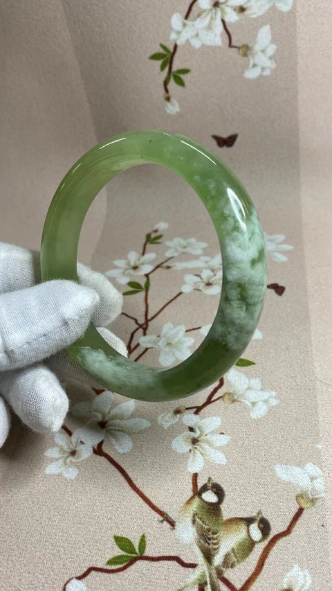 Gelang Gelang Milkcap Titi Giok Hijau Cui Giok Alami Ukuran 64-66mm Ukuran 65.2mm Lebar Samping 14.3mm Giok semuanya terjadi secara alami Pola acak termasuk pajak pengiriman