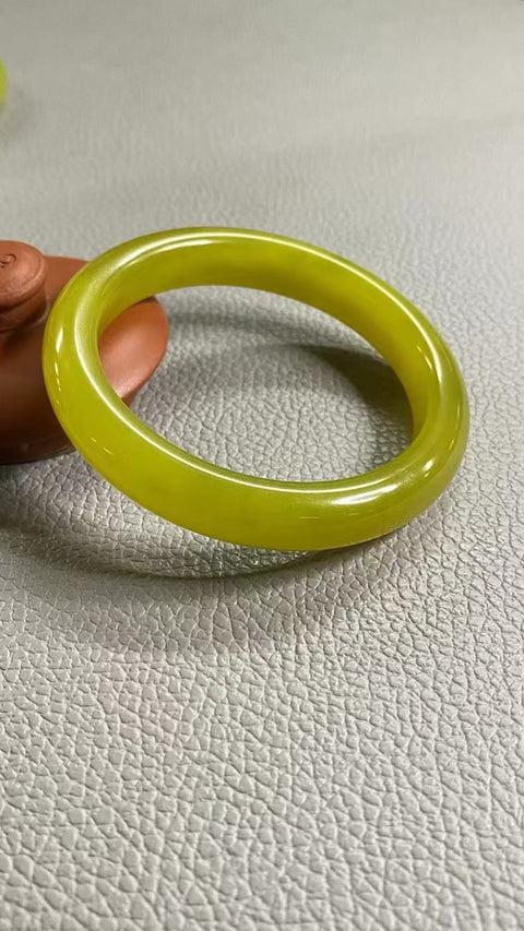 Gelang Bunga Emas Giok Cui Giok Alami Ukuran 57-59mm Ukuran 58.2mm Lebar Sisi 11.6mm Giok terjadi secara alami Pola acak Pengiriman dan pajak sudah termasuk.