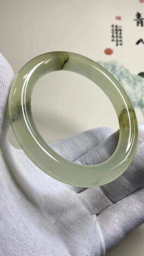 Gelang Warna Es Batu Giok Cui Alami Ukuran 56-58mm Ukuran 57.2mm Lebar Sisi 10.8mm Batu giok semuanya muncul secara alami Pola acak Termasuk pajak pengiriman.