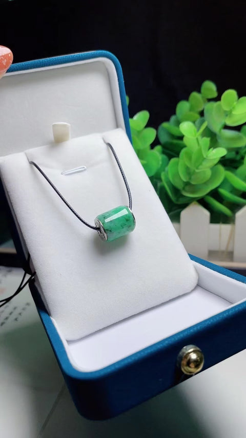 Kalung Manik-manik Pembawa Batu Giok Alami & nbsp; Batu giok halus dan hangat, gaya yang indah, penuh air, ukuran 1,5 * 1,2 cm, termasuk pajak pengiriman.