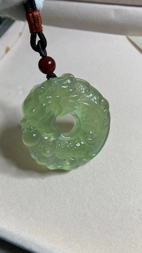Liontin Naga Ikan Giok Cui Giok Alami Ukuran 51 * 49mm Giok bersih, halus dan diukir dengan tangan Termasuk pajak pengiriman.