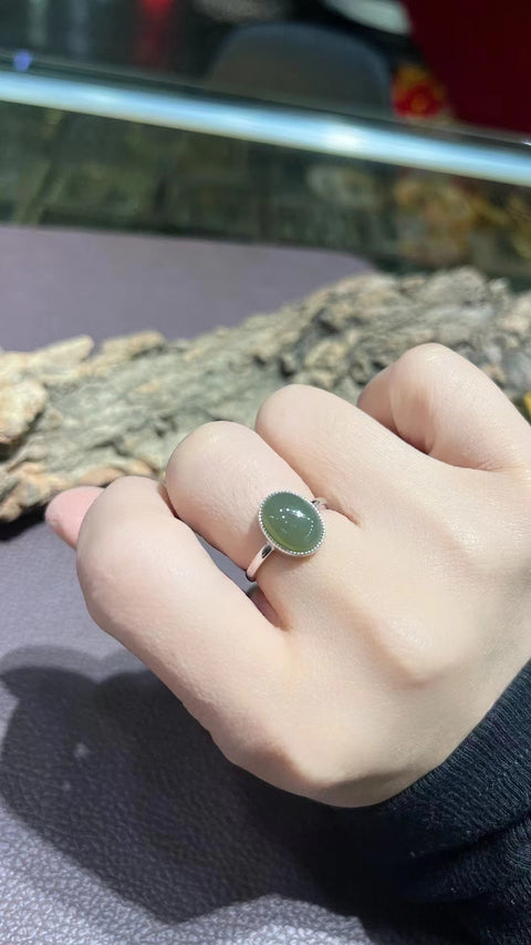 Cincin Giok Hetian Alami yang terbuat dari perak 925 Ukuran 11,6 * 8,7 mm Giok bersih, halus, dan hangat Sudah termasuk pajak pengiriman.