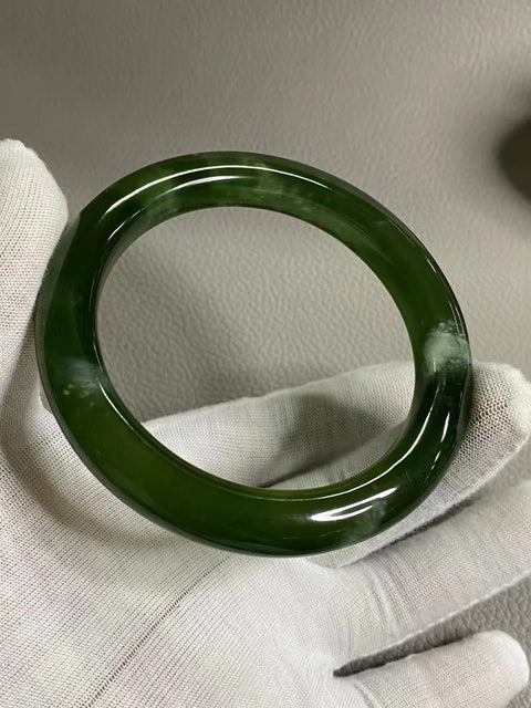 Gelang Bahan Giok Cui Alami 180 Giok Giok halus dan hangat; Ukuran 64-66mm Ukuran 65.2mm; Lebar Sisi 11mm Giok terjadi secara alami Pola acak Termasuk Pajak Pengiriman