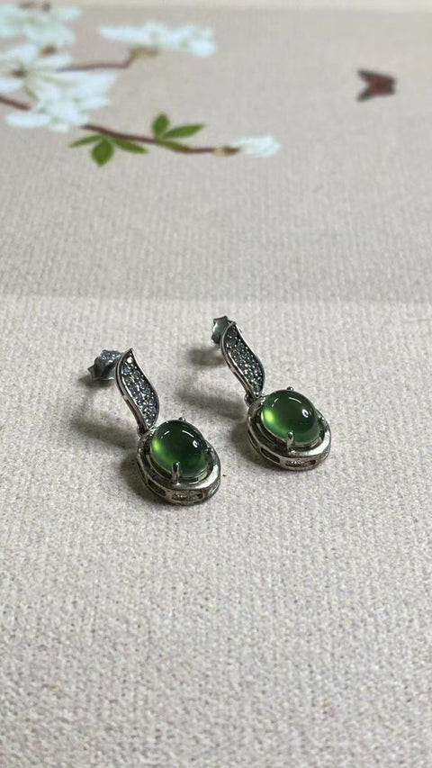 Anting Giok Alami dari Perak 925 Ukuran 7,5 * 6mm Giok bersih dan halus Termasuk ongkos kirim dan pajak.