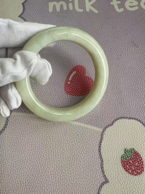 Gelang giok Xiuyan yang indah, diameter dalam: 58mm, lebar samping 13.1mm, batu alam dihasilkan secara alami, polanya acak, termasuk pajak pengiriman