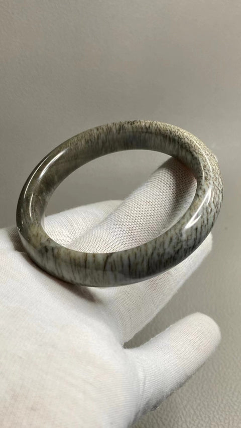 Gelang Bunga Gula Giok Hetian Alami Ukuran 56-58mm Ukuran 57.2mm Lebar Sisi 13.4mm Giok adalah semua yang terjadi secara alami Pola acak Termasuk pajak pengiriman.