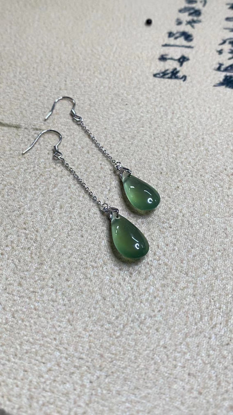 Anting Giok Alami 180 dari Perak 925 Ukuran 18 * 9,5 mm Giok bersih, halus, dan hangat Sudah termasuk pajak pengiriman.