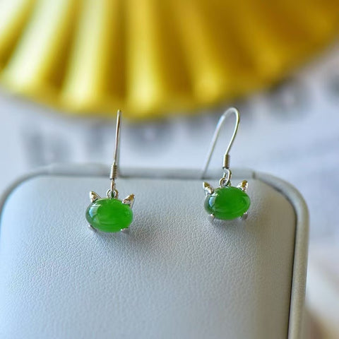 12007 Anting-anting Anak Kucing Jasper Alami yang terbuat dari perak 925. Batu gioknya halus dan hangat.