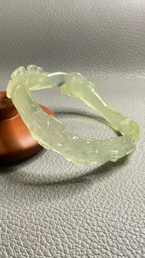 Gelang Daun Giok Giok Cui Giok Emas Cabang Emas Ukuran 58-60mm Ukuran 59.9mm & nbsp; Giok adalah semua yang terjadi secara alami Pola acak termasuk pajak pengiriman