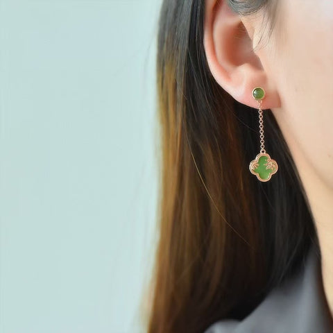 12259-1 Anting-anting semanggi empat daun dari batu giok alami, terbuat dari perak 925, batu giok yang halus dan hangat, gaya yang indah, sudah termasuk pajak pengiriman.
