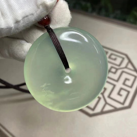 Liontin Perdamaian Giok Alami Giok ini bersih, halus, hangat dan seperti peri, berwarna hijau neon, ukuran 53,8 * 12mm, sudah termasuk ongkos kirim dan pajak.